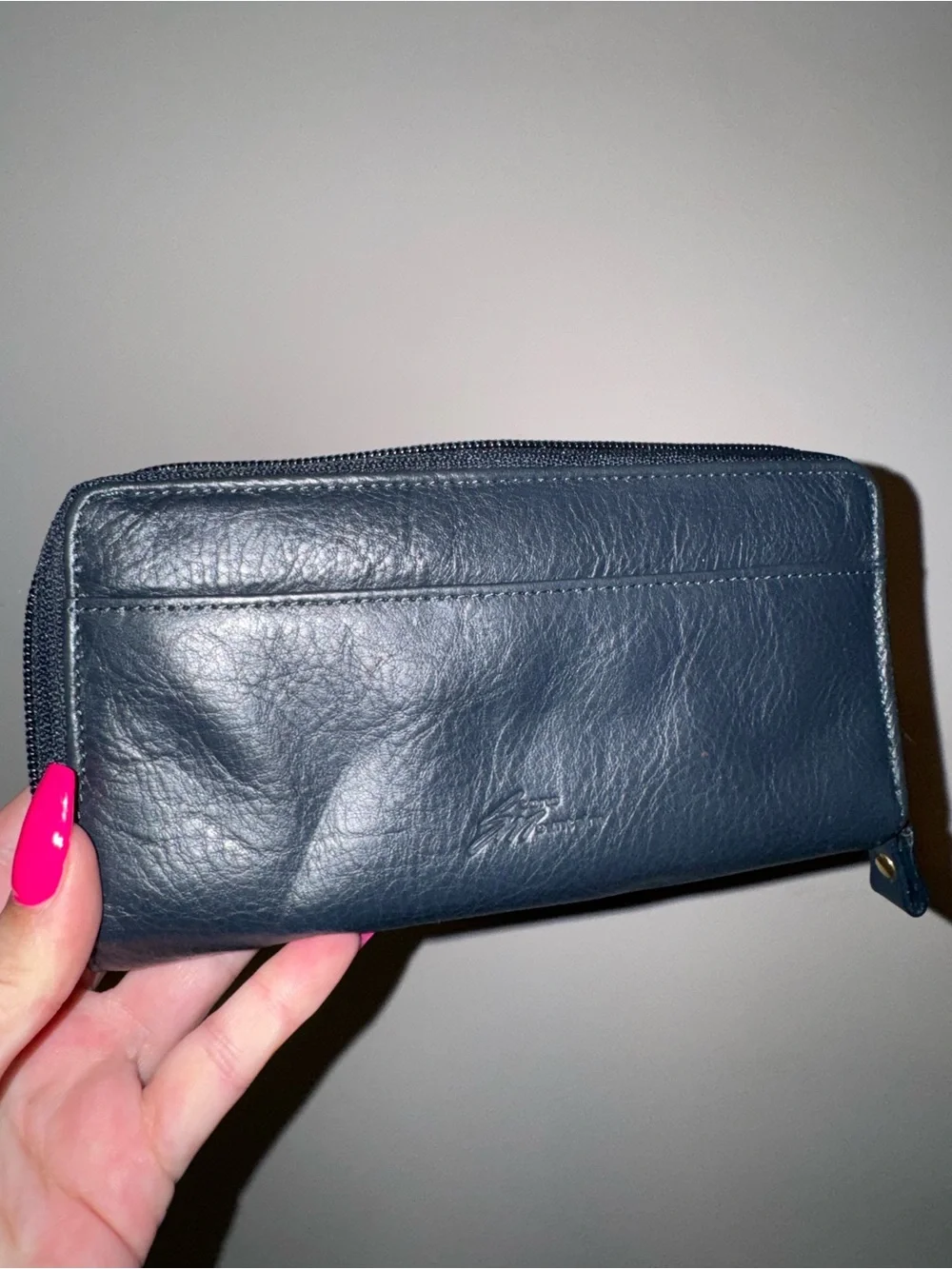 Stone Mountain Vintage Classic Leather Zip Wallet - Navy